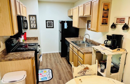 Hernando Apartamento | KING BED W/POOL,Pet Friendly, Fitness Center,Seconds from INTERSTATE,FREE Parking