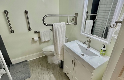 Bayfield Cama Y Desayuno | Newly remodeled traditional bed & breakfast in beautiful Bayfield.Wifi available