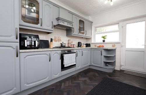 Bridgend Casa | King Beds - Dining Space - Ev Charger - Coffee - Contractor & Families
