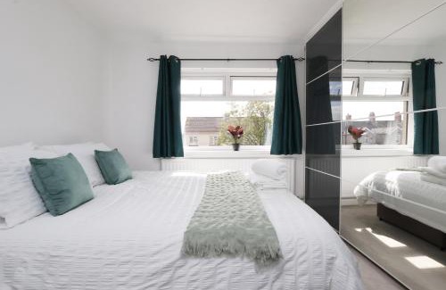 Bridgend Casa | King Beds - Dining Space - Ev Charger - Coffee - Contractor & Families