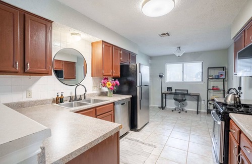 Maple Run Casa | King Beds, Free Parking, 4 br | Copano