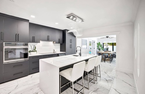 Pompano Beach Villa | King Beds ~ Heated Pool ~ Outdoor Area ~ Bikes