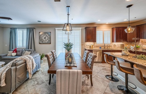 Fontana Casa | King Beds/ Ideal for LONG stay/ Super Fast Wifi/ Pool