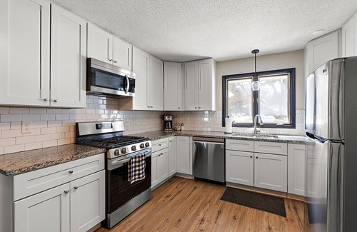 Burnsville Casa | King Beds, Sleeps 11, *Entertainment Included!*