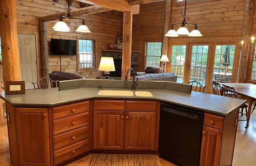 Richfield Springs Casa | King Cabin - 4bdrm Log home with amazing lake views