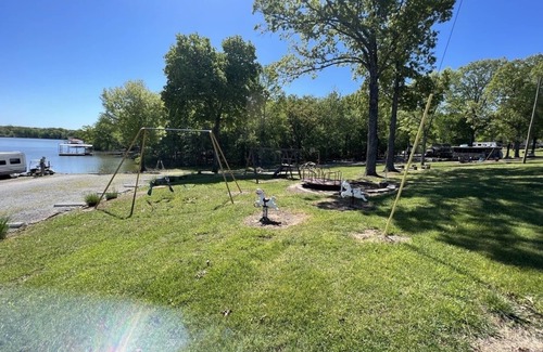 Benton Alquiler De RV | King Creek resort daily campsite #30