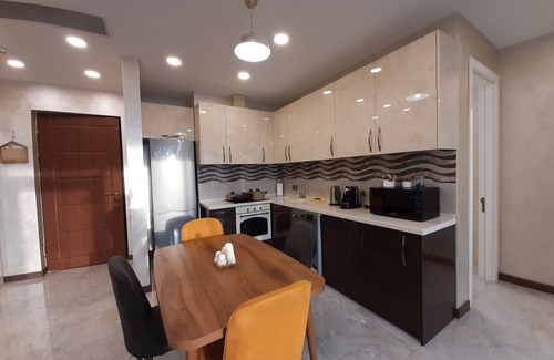 Old Tbilisi Apartamento | King David standard two bedroom 24