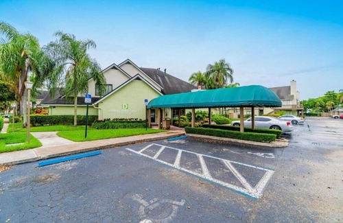 Doral Apartamento | King Executive Suite Near Taxleaf Doral MIA