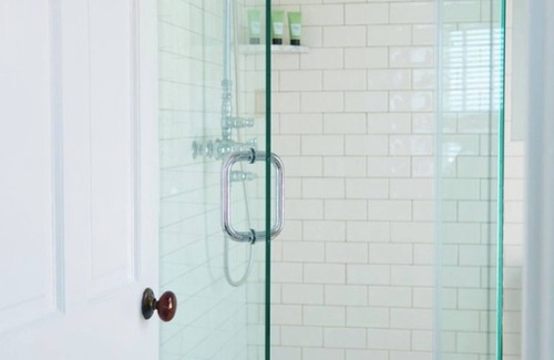 Cape May Hotel | King Guestroom with Continental Breakfast for Two | The Red Cottage