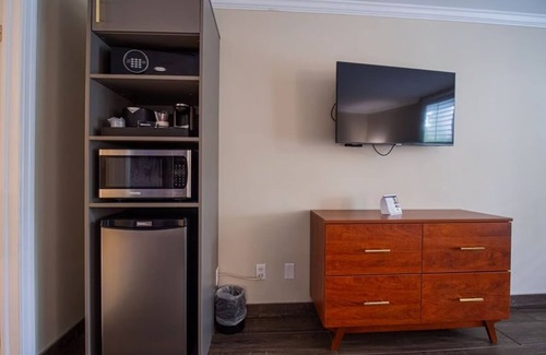 Ocala Hotel | King Junior at Equus Inn, Pet-friendly, Free Breakfast, Free Parking