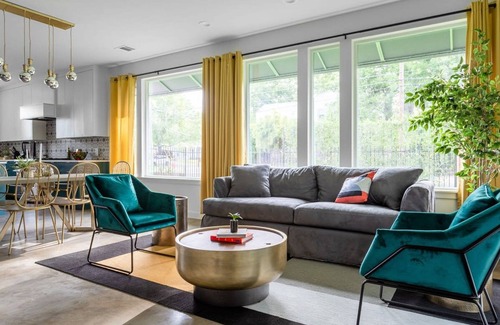 East Cesar Chavez Casa | King Kasa 6 Bedroom Walk 6 min to Rainey St
