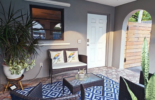Wilton Manors Casa | King. Minutes to Wilton Drive. Private entrance and bathroom.