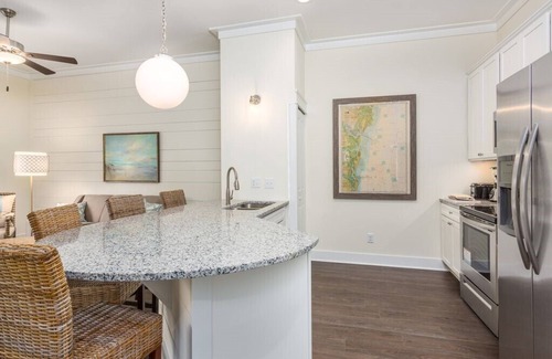 King City Condominio | King one-bedroom condo w/ pool in the SSI Village area Unit 2301