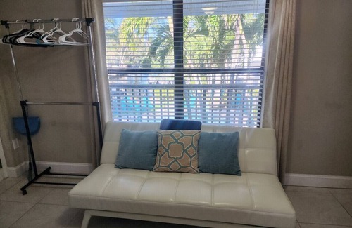 East Naples Villa | Estudio King con piscina y acceso al canal