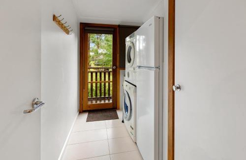Sawmill Settlement Casa | King Parrot Retreat