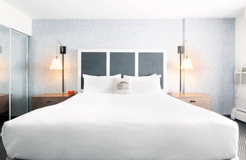 Steamboat Springs Hotel | King Pool View Room, Gravity Haus, Relaxing Hot Tub, Gondola Proximity