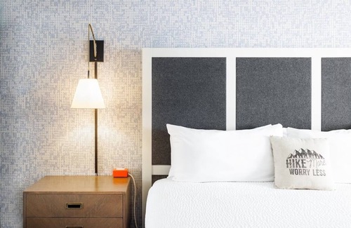 Steamboat Springs Hotel | King Pool View Room, Gravity Haus, Relaxing Hot Tub, Gondola Proximity