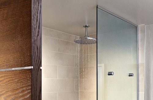 Calabasas Hotel | King Premium, The Anza A Calabasas Hotel, Pool, Steps from Lake Calabasas Park