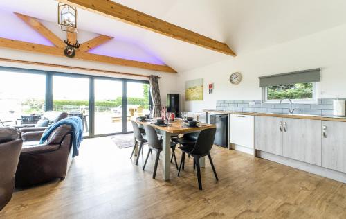 Newark upon Trent Casa | King Richard's Luxury Lodge - Sleeps up to 8 ,Dog Friendly ,Near Sherwood Forest at Fairview Farm in Nottingham set in 88 acres and great for Groups,Family Gatherings,Corporate events