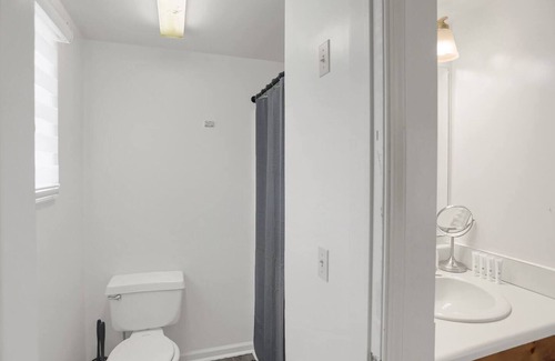 Halifax Apartamento | King room 101 at Halifax Inn
