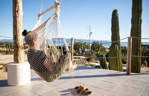 La Ventana Apartamento | King Room #8 with Partial Sea View, Fast Wifi and Laptop friendly