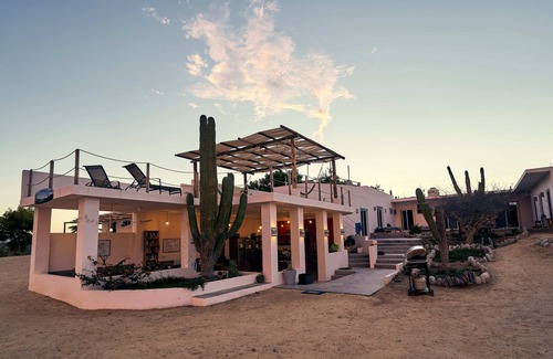 La Ventana Apartamento | King Room #8 with Partial Sea View, Fast Wifi and Laptop friendly