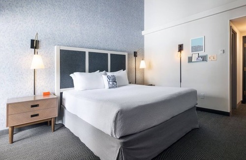 Steamboat Springs Hotel | King Room Getaway Gravity Haus Steamboat, Skiing Fun, Restaurant On-Site