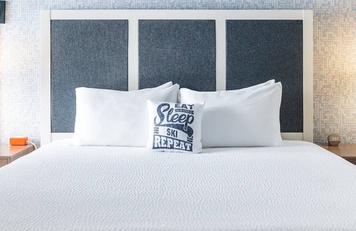 Steamboat Springs Hotel | King Room Getaway Gravity Haus Steamboat, Skiing Fun, Restaurant On-Site