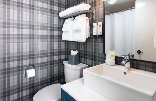 Steamboat Springs Hotel | King Room Getaway Gravity Haus Steamboat, Skiing Fun, Restaurant On-Site