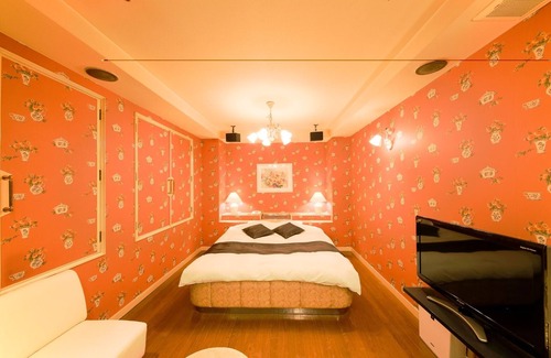 Uehonmachi Hotel | King room with extra bed / Osaka Ōsaka