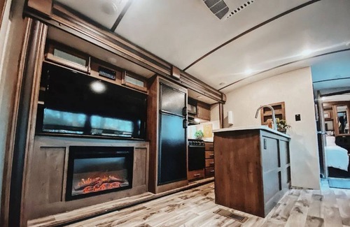 Somerset Casa | King RV/Camper Rental + Kids room Lake Cumberland