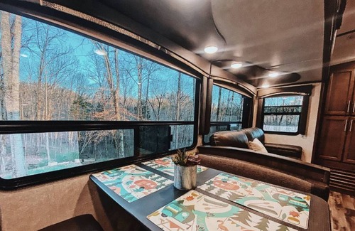 Somerset Casa | King RV/Camper Rental + Kids room Lake Cumberland