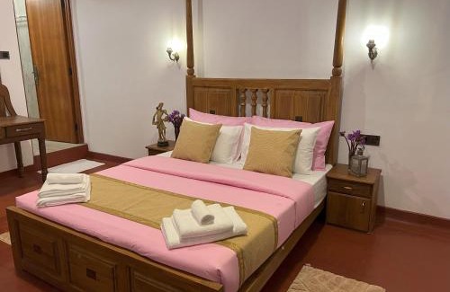 Kandy Hotel | King's Palace