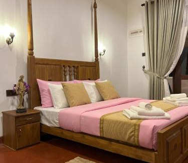 Kandy Hotel | King's Palace