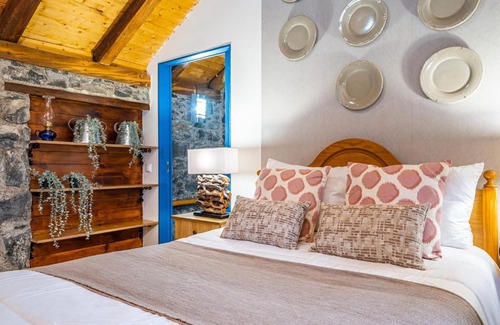Porto Moniz Casa | King Shelter by Homie