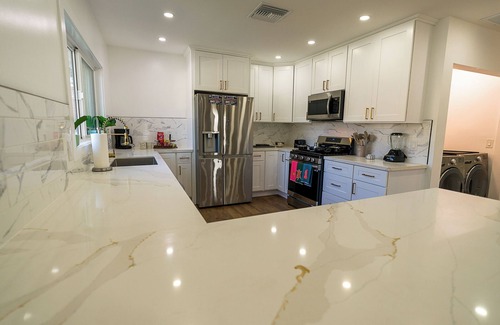 Whittier Apartamento | King size bed close to Dineyland!