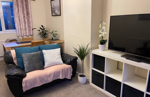 St Ives Casa | King size bed Fast Wi Fi, Garden space, parking,