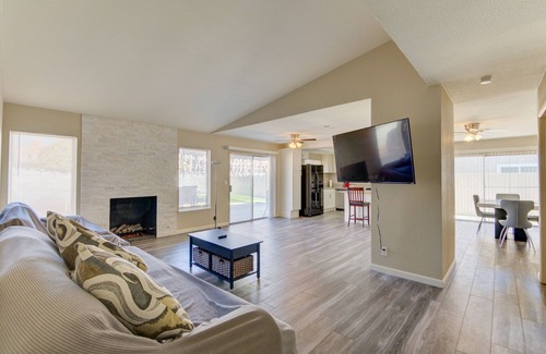 Las Vegas Villa | KING SIZE BED! MASSAGE CHAIR! EV CHARGER~~OVERHEAD SHOWER!15 Minutes From Strip!