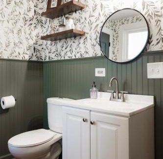 Lockport Apartamento | King Size Bed, Near Hwy, Work Desk, Close Parking