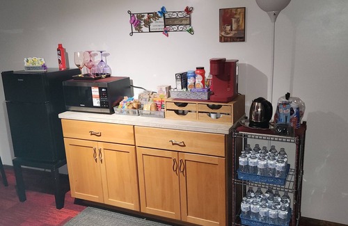 Kent Cama Y Desayuno | King Size Majestic Master Suite 400sq.ft. "Private Connected Bathroom"