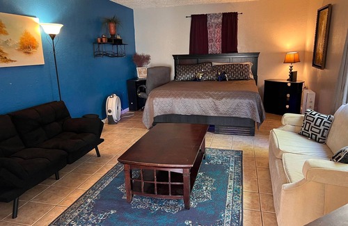 Mena Apartamento | King Sized Bed - Bohemian Blue Suite - centrally located!