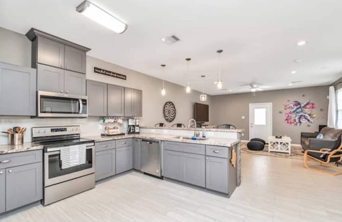 Northside Casa | King-sized master suite and 6 minutes away from Minute Maid Park & Toyota Center