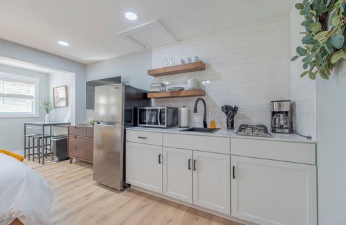 Blacksburg Apartamento | King Studio - Blacksburg Suites