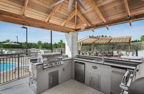 Florence Apartamento | Desayuno gratis + piscina al aire libre + gimnasio | Audiencia Suite Accesible