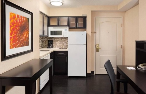 Buckhead Village Apartamento | King Studio | Free Breakfast + Pool Access