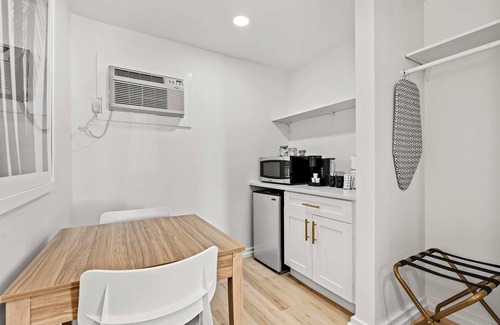 Ash Apartamento | King Studio at remodeled Motel| Hidden gem in NMB!