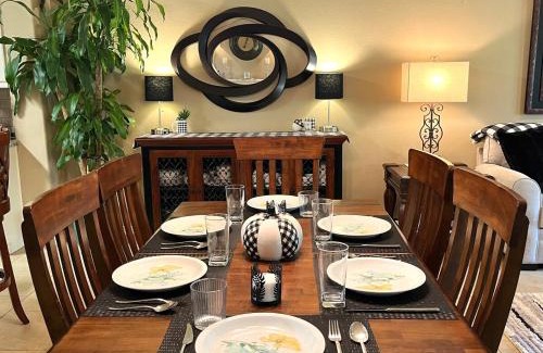 College Station Casa | King Suite, 2 Bed 2 Bath, Sleeps 6