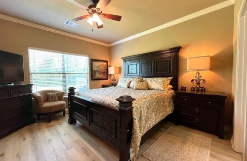 College Station Casa | King Suite, 2 Bed 2 Bath, Sleeps 6