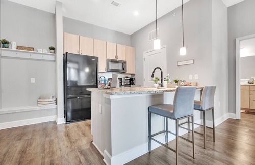 Paw Creek Apartamento | KING Suite!| 2Beds| 2TVs| Mins to Uptown Charlotte
