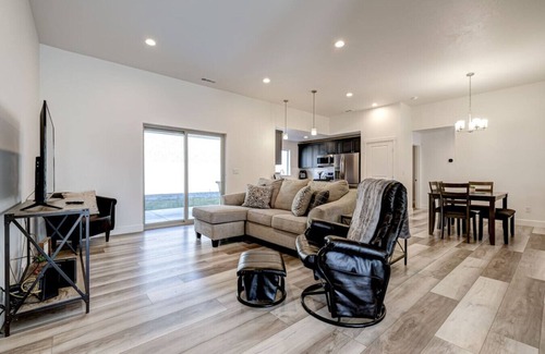Tri-Cities Casa | King Suite, 3 Car Garage & Yard 4/2 - #5668-32